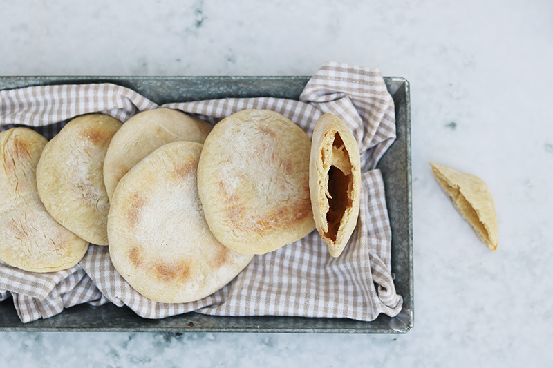 Cómo hacer pan de pita casero (receta fácil) | Hoy Comemos Sano
